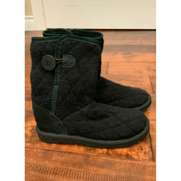 Ugg Australia Black Quilted Knit Short Ankle Boots F3011G, Size 5 (US) - Picture 1 of 8